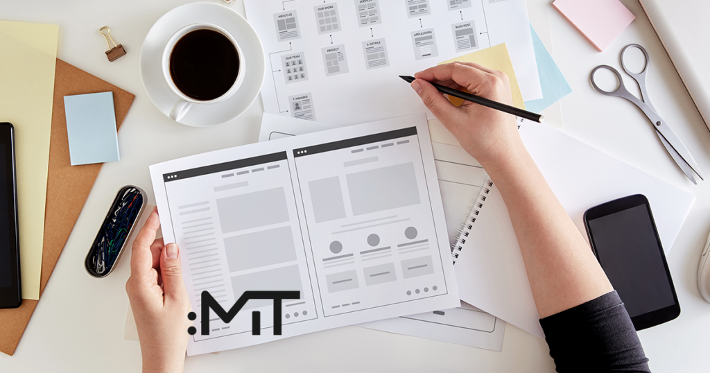 User Experience: Ansicht von oben auf Wireframes