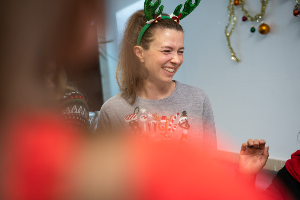 Unsere Marketing Managerin Melanie Lüers bei einer internen Weihnachtsfeier